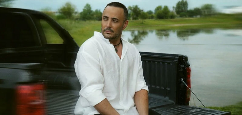 Naser Zeynali Daram Adat Mikonam